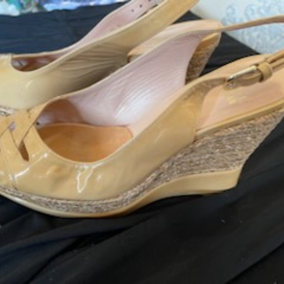 Stuart Weitzman Cream Tan Patent Leather Wedge - Size 7.5 - Picture 2 of 12